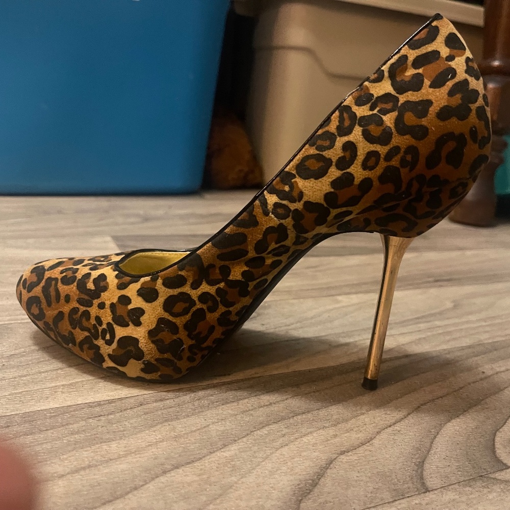 Leopard print stiletto heels, size 10